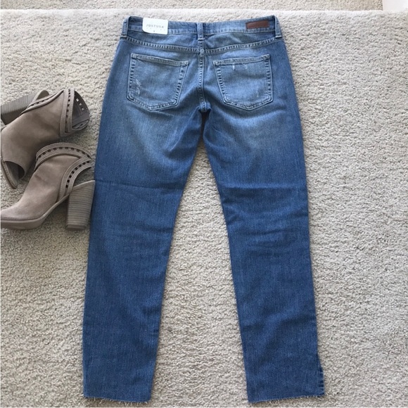 Distressed Ankle Length Jeans - Picture 8 of 8